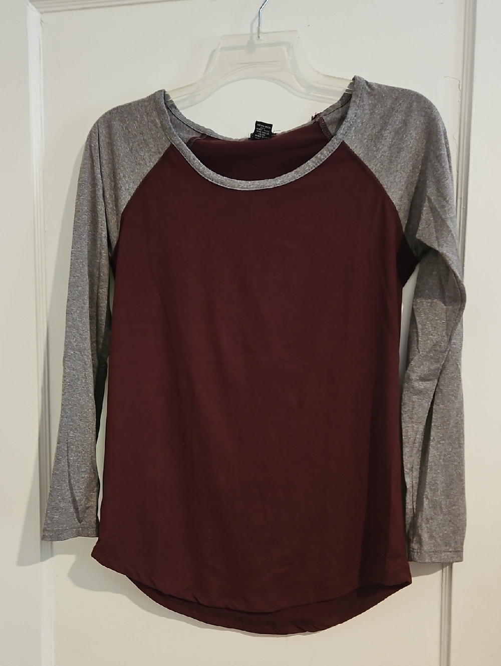 Rue21 Women's Maroon and Heather Gray Raglan Long Sleeve Tee Size Small